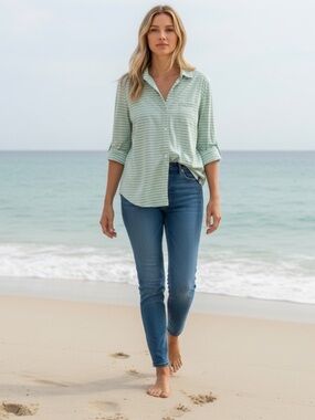 COURT & ROWE Soft Seafoam Striped Button-Down Shirt      size Small